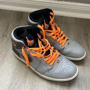 Jordan 1 Retro
93 Wolf Grey Orange